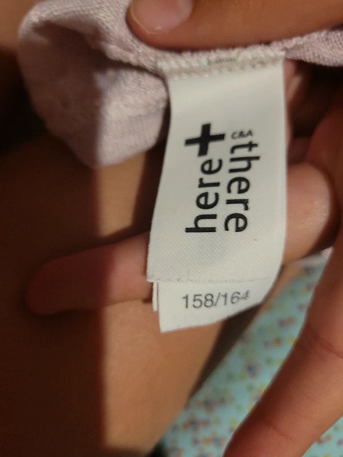 Tee shirt rose here + there 14 ans bon etat - photo numéro 2