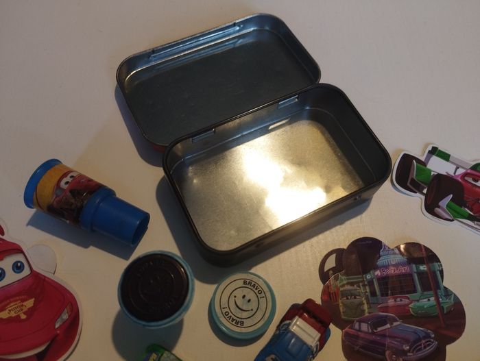 Peti boite cars avec stickers et accessoires - photo numéro 8