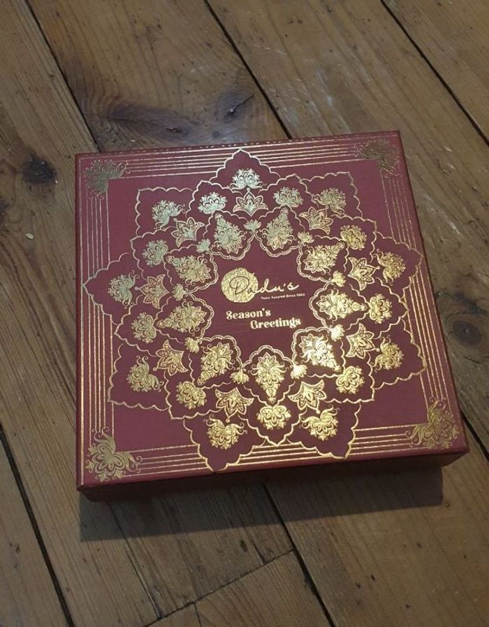 Boîte Décorative En Carton rouge et dorée d'Inde