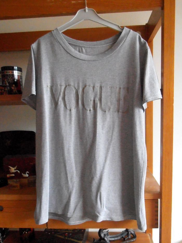 T-shirt gris femme, Vogue (mode, Paris), taille M 38 - photo numéro 3