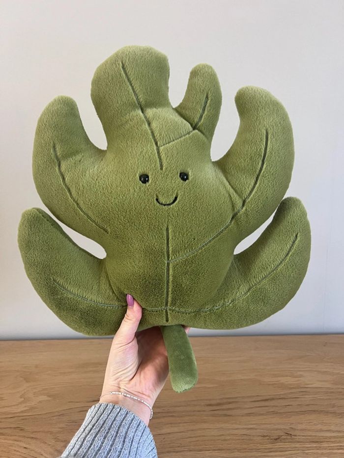 Peluche / oreiller en forme de feuille - photo numéro 2