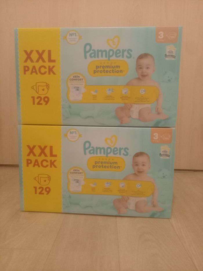 Lot Pampers premium protection taille 3(258 couches)
