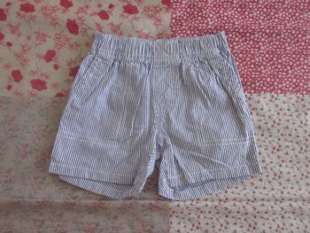 Short toile rayé blanc et bleu 18 mois
