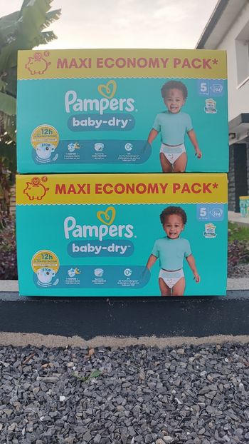 Lot 2 cartons couches Pampers t5