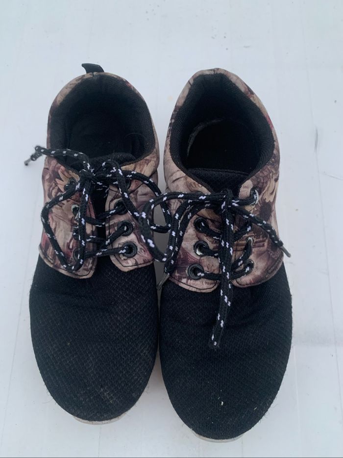 Paire de chaussures - photo numéro 2