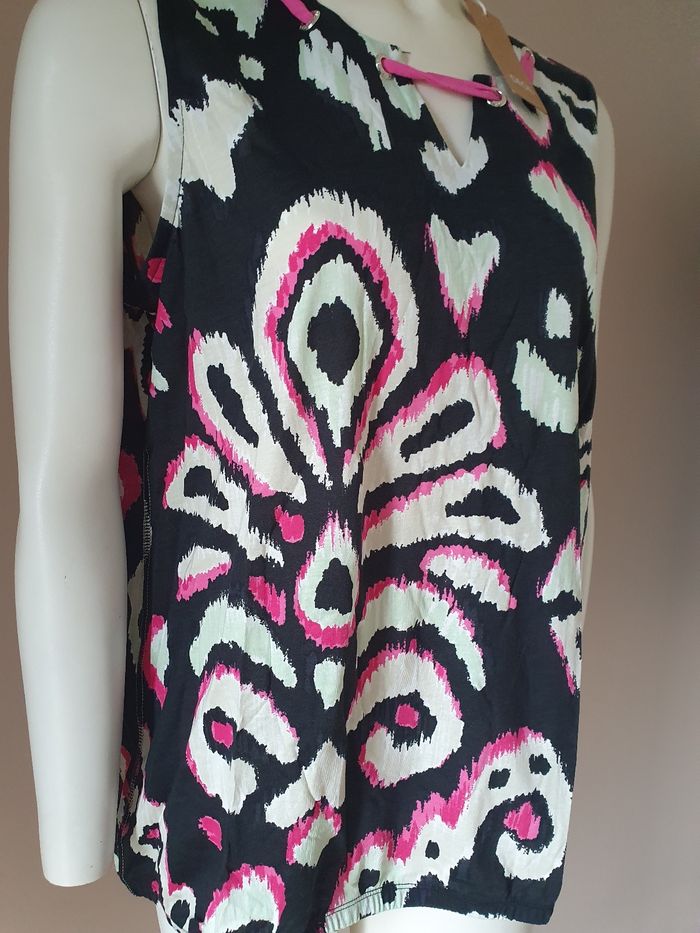 Superbe haut sans manche Cécil 🖤 - photo numéro 3