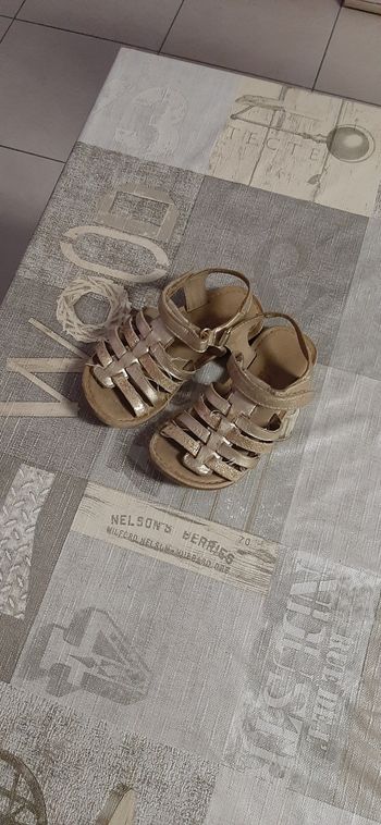 Sandalettes taille 25