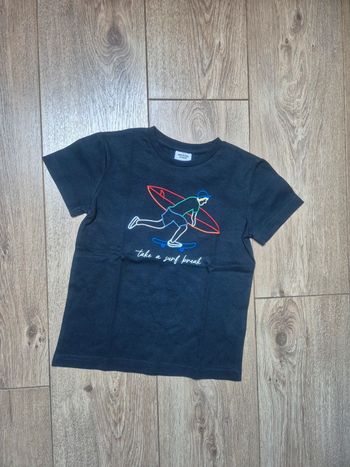 Tee-shirt MC tape à l'œil bleu foncé 5 ans en très bon état