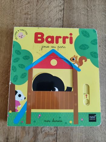Barri joue au parc
