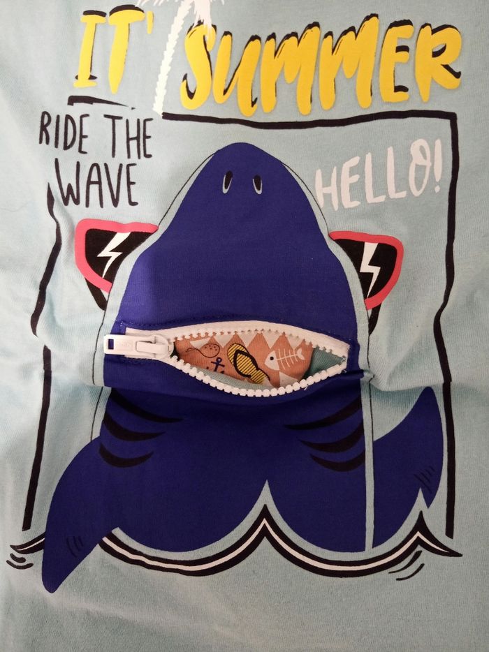 T-shirt "requin" _ 8 ansi - photo numéro 2