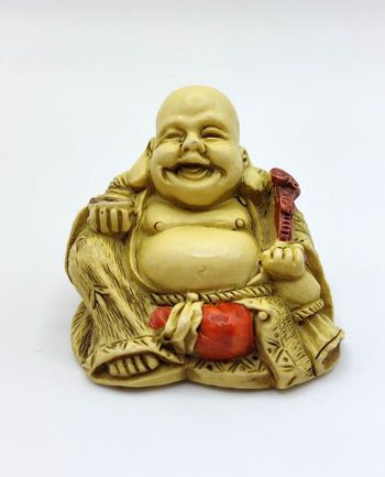 Petite figurine bouddha en résine 4 cm