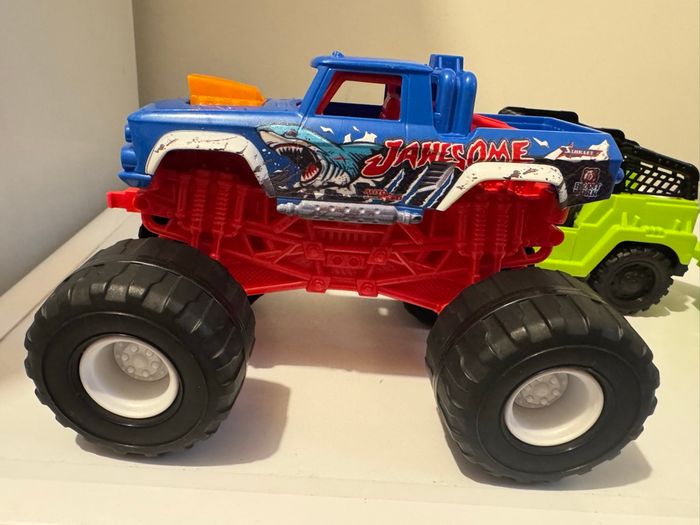 🚗 lot de voiture dinosaure +monster truck qui fait du bruit - très bon état - photo numéro 2