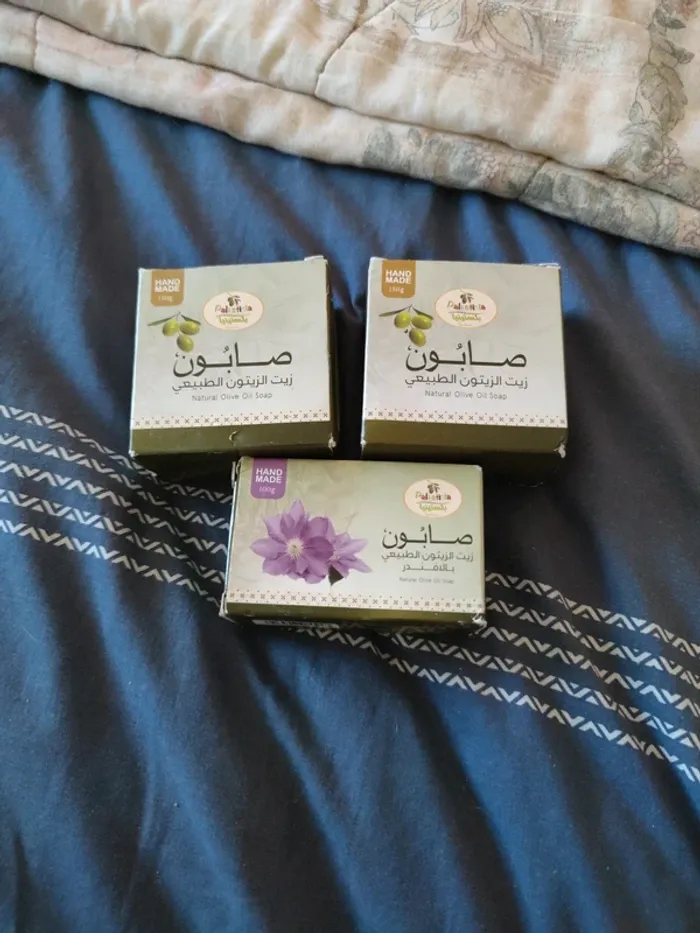 Lot de 3 savons neufs