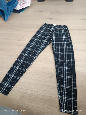 Magnifique legging à carreaux shein taille 10 ans