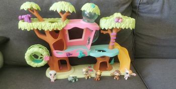 Arbre petshop avec figurines