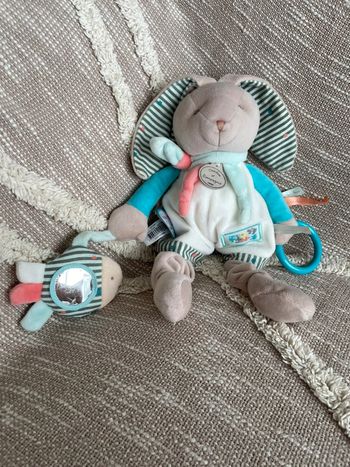Peluche d’éveil 30cm doudou et compagnie lapin bleu gris rose très bon état