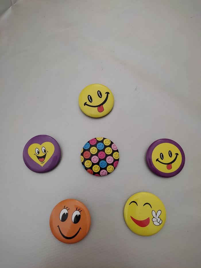 Lot de pin's neufs