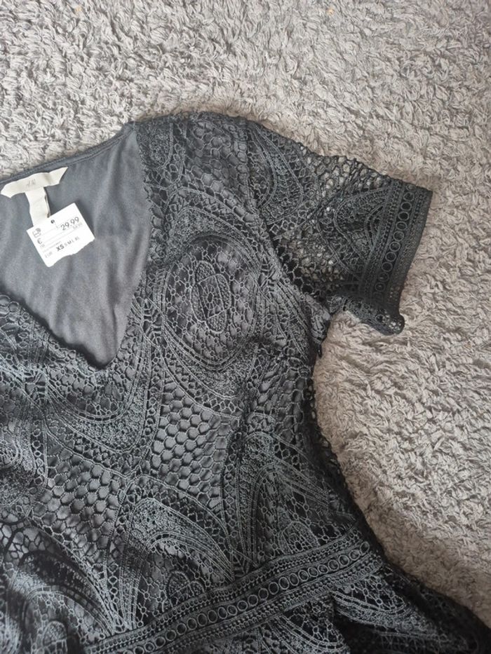 Haut h&m broderie neuf - photo numéro 3