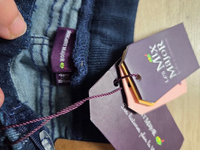 Jeans neuf 4 ans - photo numéro 6