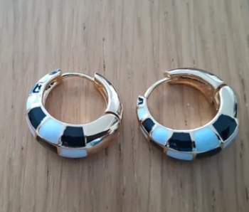 Créoles élégantes 25 mm échiquier plaqué or 14 carats