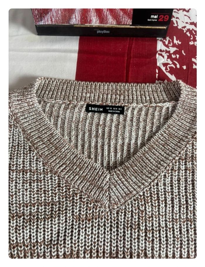 Pull Col V Shein taille xs marron blanc - photo numéro 2