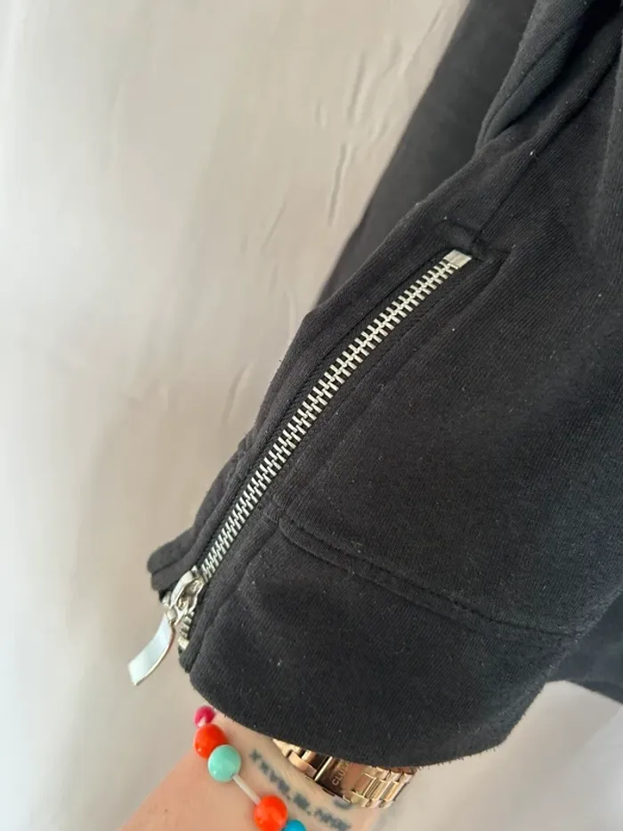 Pull noir - photo numéro 3