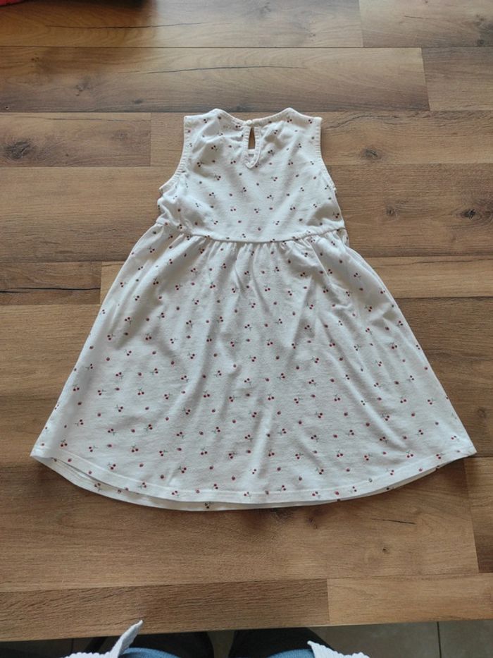 Robe Kiabi 36 mois taille grand 4 ans neuve - photo numéro 3
