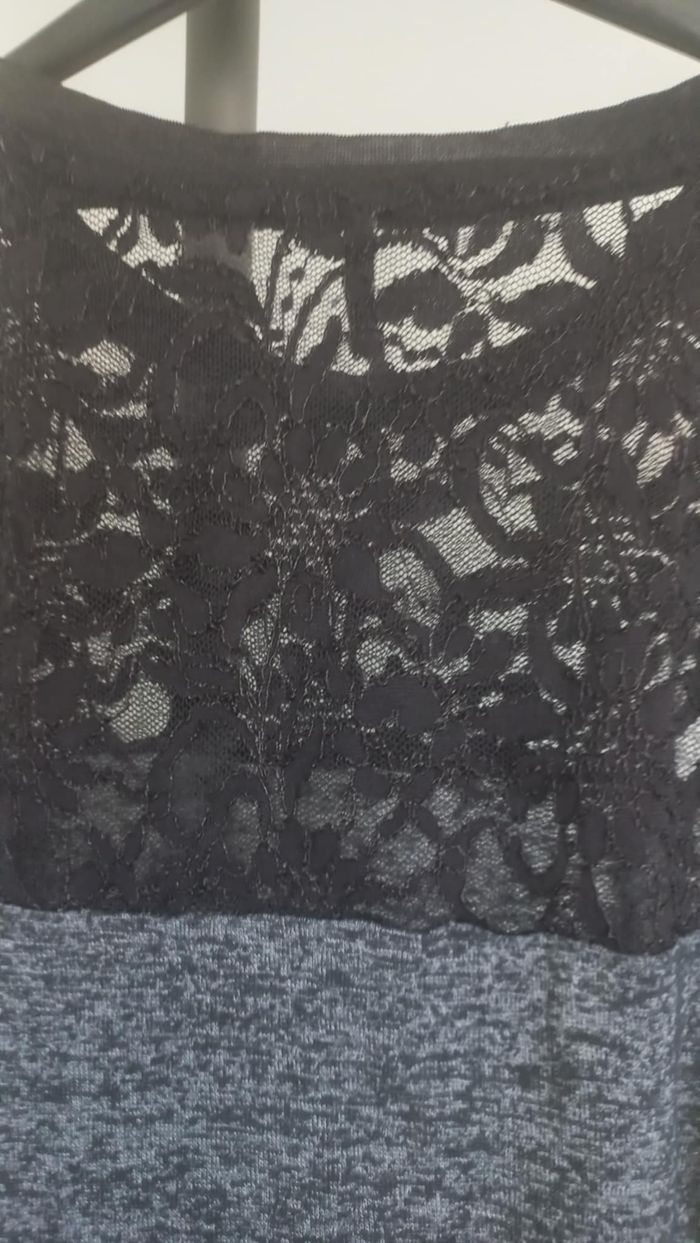 Tee shirt gris et dentelle noir - photo numéro 5