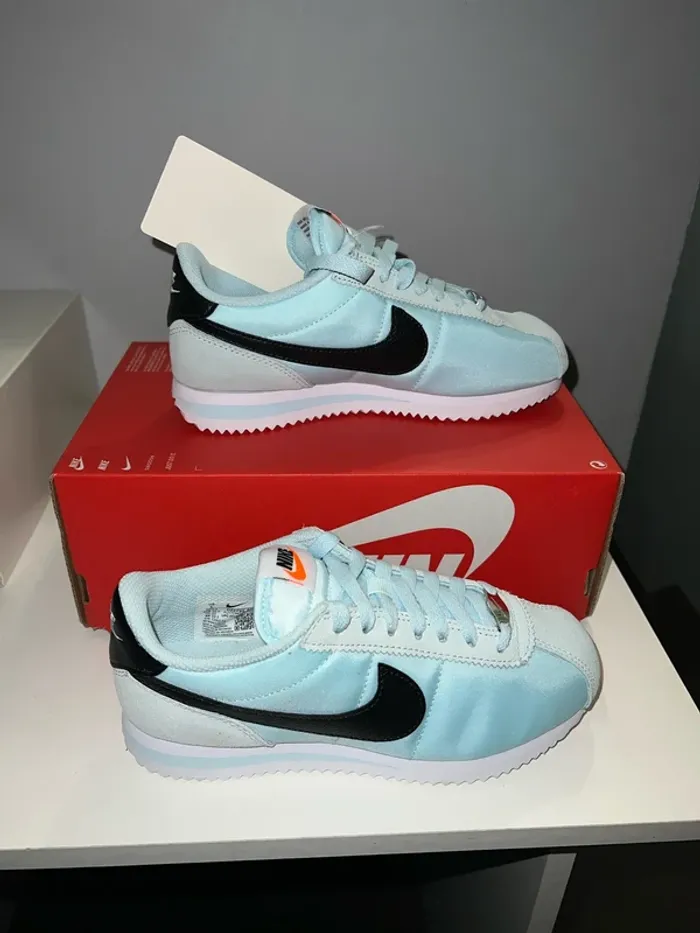 Basket Nike taille 35.5