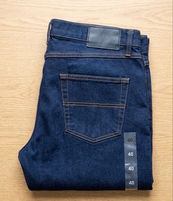 Jean Droit Bleu Foncé - Neuf avec étiquette - Taille 40