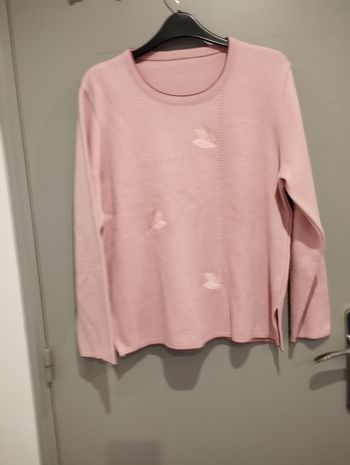 Pull en bon état taille M rose pâle 