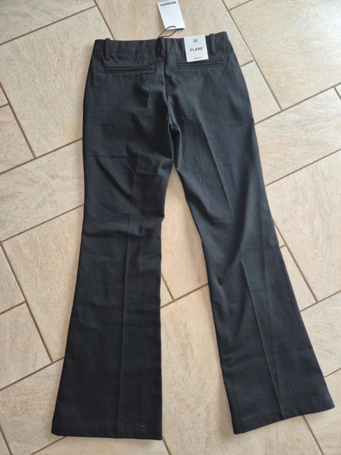 Pantalon noir Flare Bershka - photo numéro 4