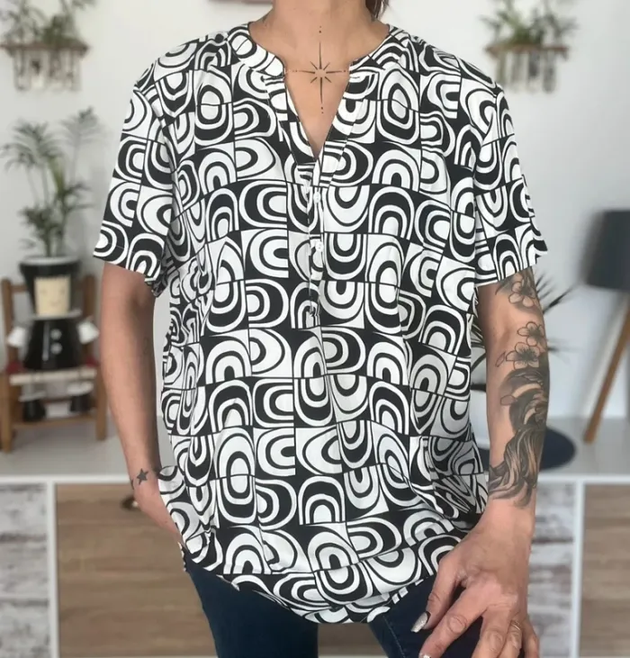 SOLDE Blouse manches courtes taille 4 ; taille 48 - Christy ( grande taille)  - neuf - photo numéro 2