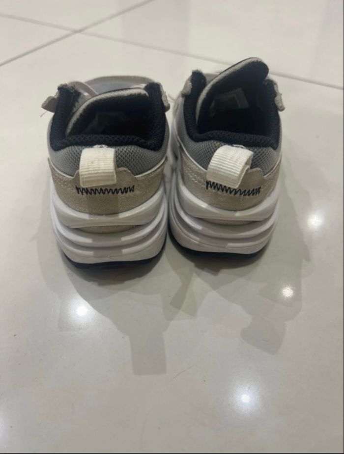 Basket Nike enfant taille 22 - photo numéro 2