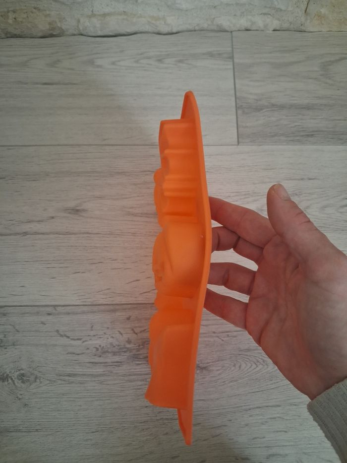 Moule en silicone orange "Halloween" en tres bon etat - photo numéro 9