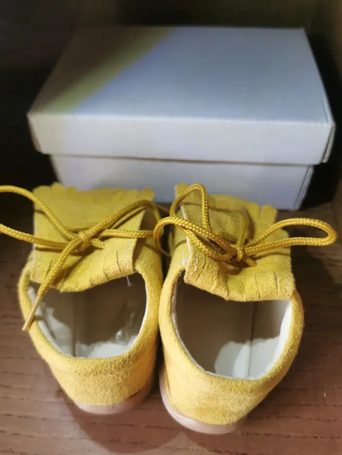 Chaussures bébé couleur moutarde. - photo numéro 5
