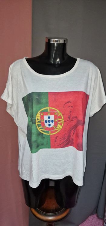 Tee shirt blanc avec impression devant