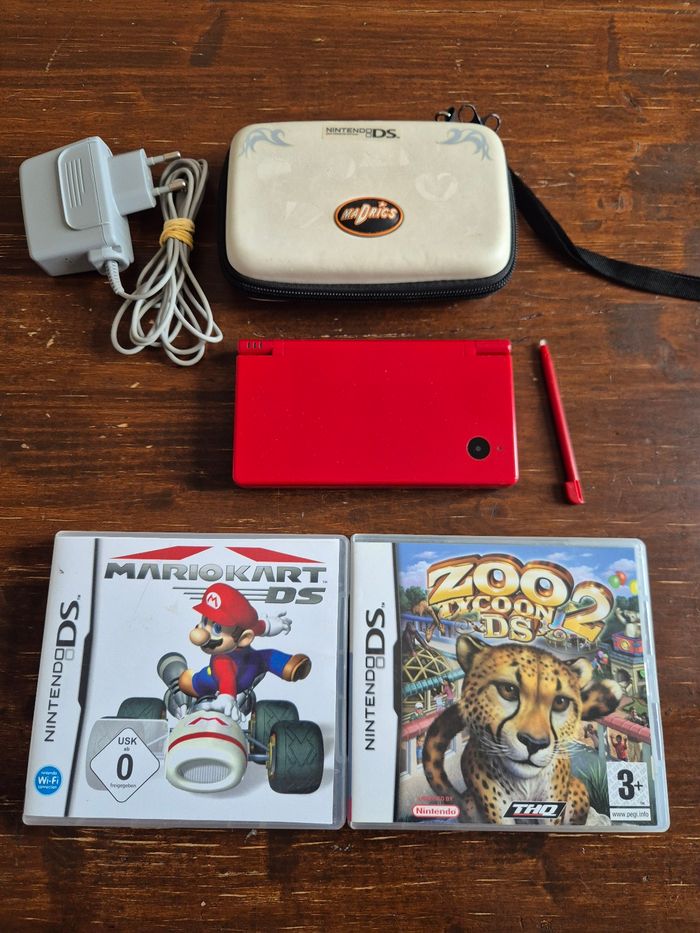 Console Nintendo ds dsi rouge et jeux
