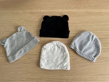 Lot de 4 bonnets