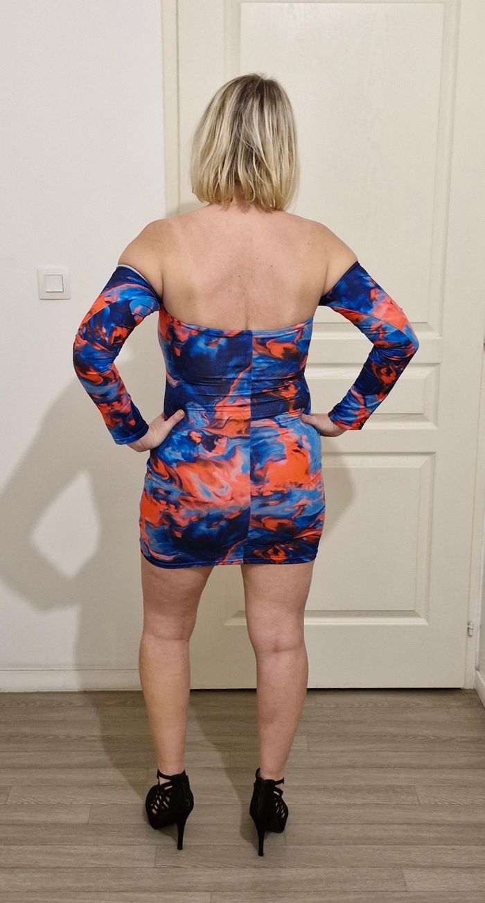 Mini robe moulante courte et sexy (pour occasion, club, soirée, etc...) - photo numéro 2