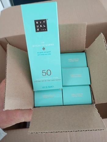 Carton crèmes solaires Rituals 