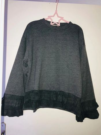 Très joli pull gris ZARA avec effet volants en laine