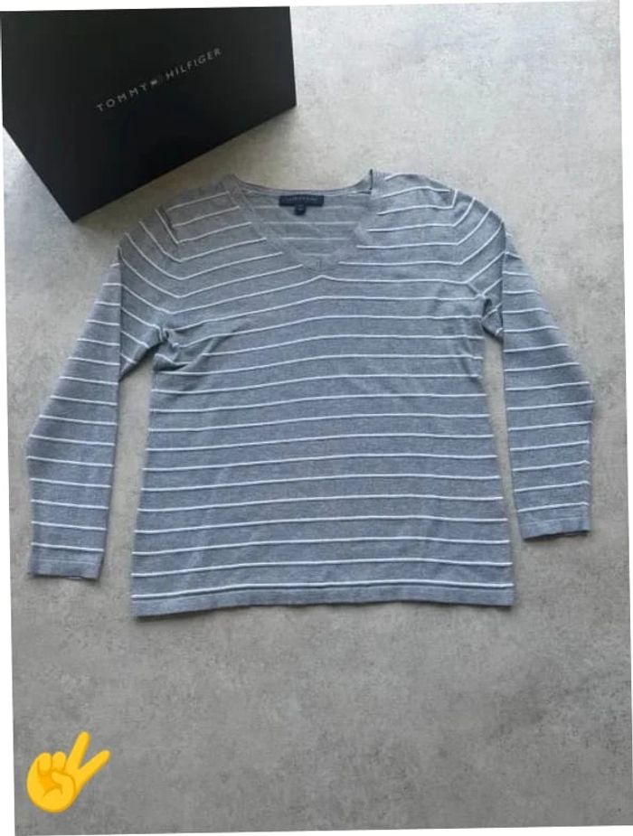 Pull Tommy Hilfiger Col V Taille L gris blanc Femme Women PULL0174 - photo numéro 2