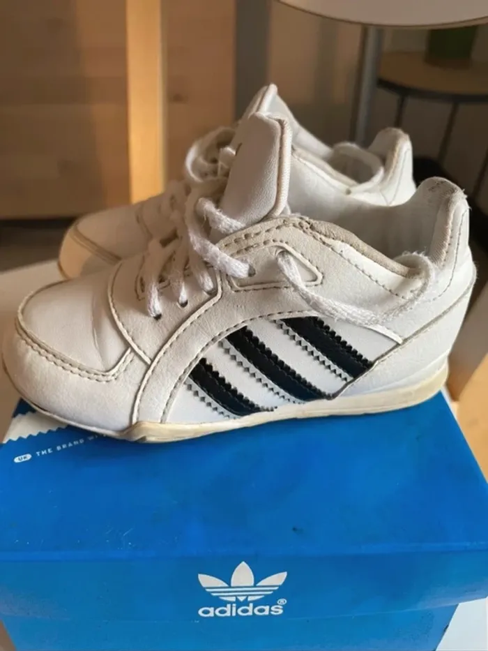 Baskets bébé Adidas taille 22 - photo numéro 5