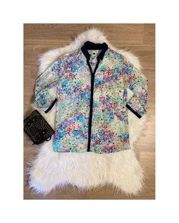 jolie Chemise légère Fleurie bleue Bershka – S / 36