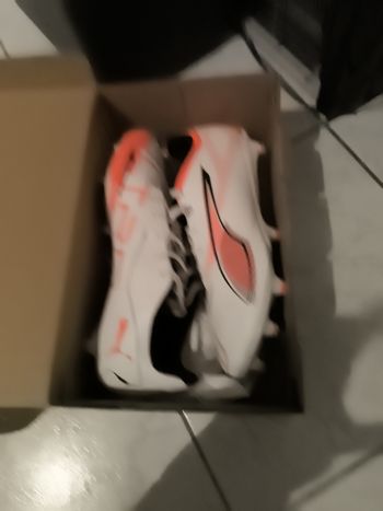 Crampon puma neufs jamais servi trop petit