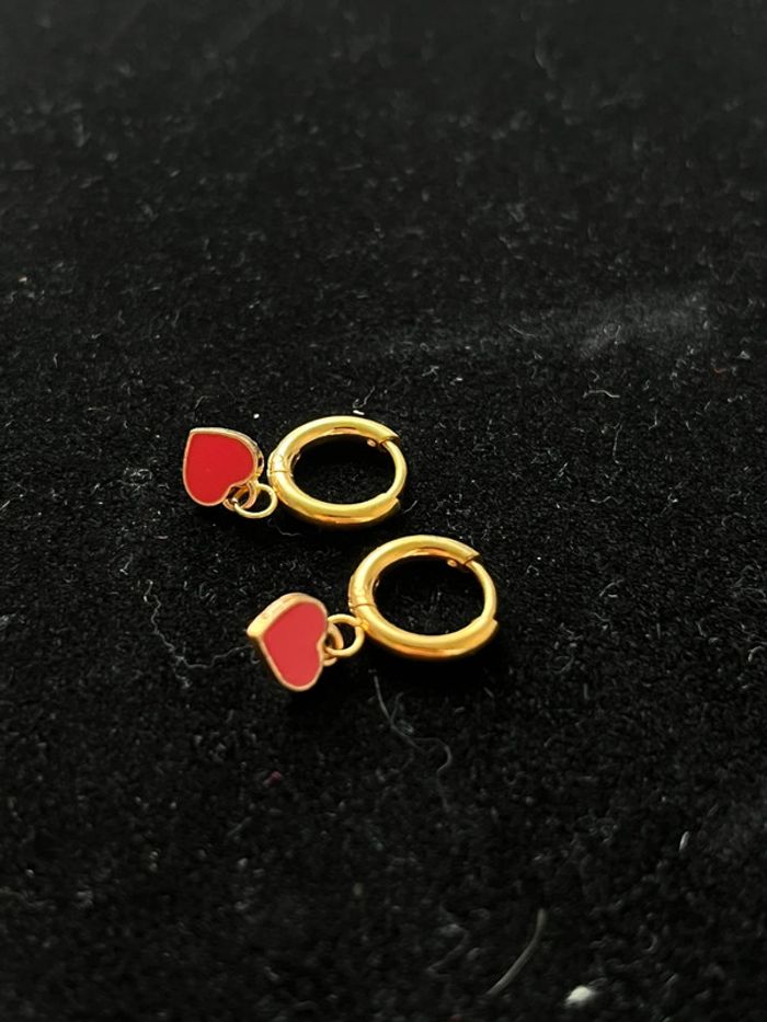 Créoles acier inoxydable doré et pendentifs cœur - photo numéro 3