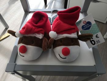 Chaussons (Peluche Reine) Pointure 22-23 Mots d'enfants Neuf avec étiquette