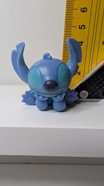 [Disney] Petite figurine stitch allongé