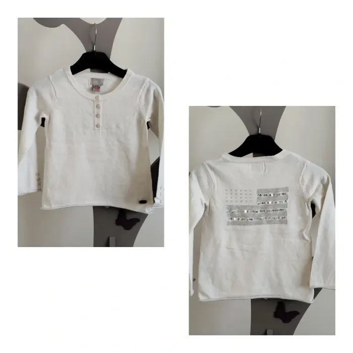 Pull blanc liseret argenté poignets et bas du pull Cyrillus taille 4 ans
